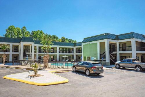 Фотография гостиницы Quality Inn & Suites near Six Flags - Austell