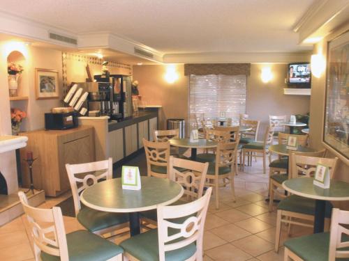 Фотография гостиницы Quality Inn Aurora Denver