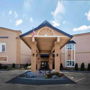 Фотографии гостиницы 
            Comfort Inn & Suites Plattsburgh - Morrisonville