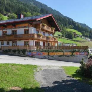 Фотографии гостевого дома 
            Sunlit Farmhouse near Hochzillertal Ski Area in Tyrol