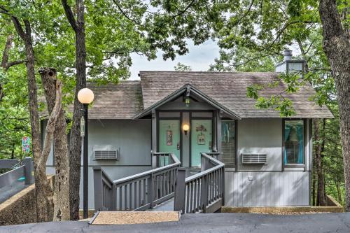 Фотография гостевого дома Osage Beach Home with Deck Less Than 1 Mi to the Lake!