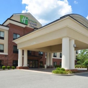 Фотография гостиницы Holiday Inn Express & Suites Fairmont, an IHG Hotel