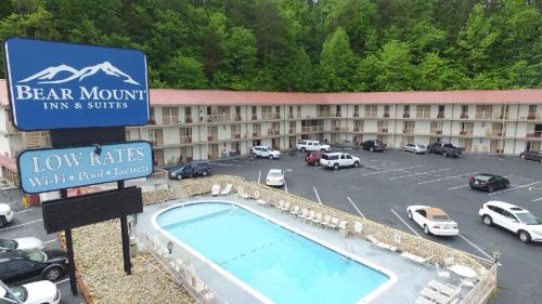 Фотография гостиницы Bear Mount Inn & Suites