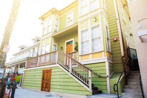 Фотография хостела International Travelers House Adventure Hostel