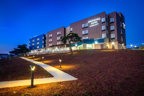 Фотография гостиницы SpringHill Suites by Marriott The Dunes On Monterey Bay