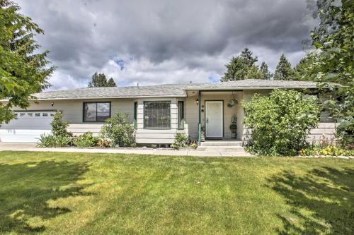 Фотографии гостевого дома 
            Sunny Home with Patio Less Than 10 Mi to Lake Coeur dAlene