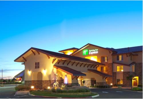 Фотография гостиницы Holiday Inn Express Turlock, an IHG Hotel