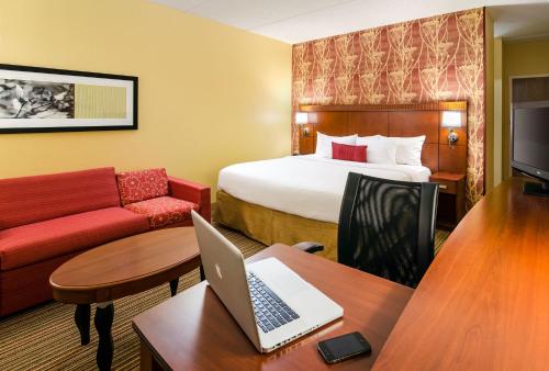 Фотография гостиницы Courtyard by Marriott Greensboro