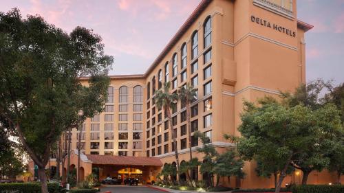 Фотография гостиницы Delta Hotels by Marriott Anaheim Garden Grove