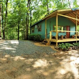 Фотография гостевого дома Mountain Laurel Cottage at Hearthstone Cabins and Camping - Pet Friendly