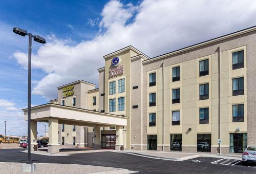 Фотография гостиницы Comfort Suites Near Denver Downtown