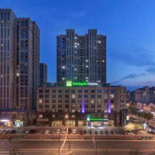 Фотографии гостиницы 
            Holiday Inn Express Zhangjiagang East, an IHG Hotel