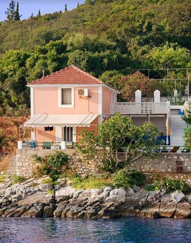 Фотография гостевого дома Efi's Cottage by the sea