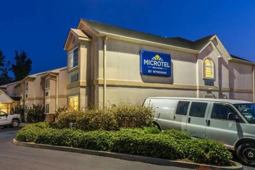 Фотография гостиницы Microtel Inn & Suites by Wyndham Auburn