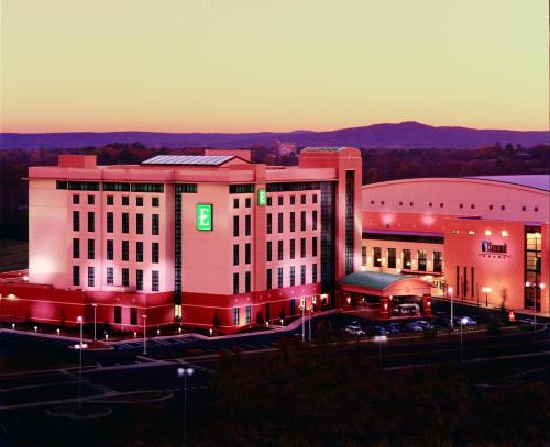 Фотография гостиницы Embassy Suites Hot Springs - Hotel & Spa