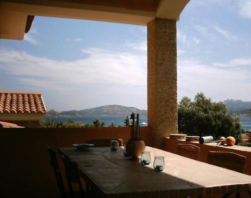 Фотография гостевого дома 3 bedrooms house at Cannigione 600 m away from the beach with sea view and enclosed garden