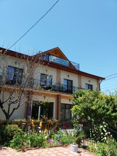 Фотография гостевого дома PENSIUNEA CIREȘUL ALB