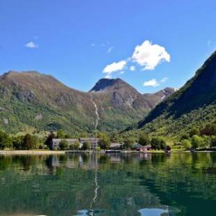 Фотографии гостиницы 
            Rosendal Fjordhotel