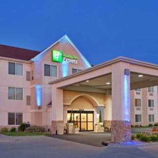 Фотографии гостиницы 
            Holiday Inn Express Hotel & Suites Maryville, an IHG Hotel