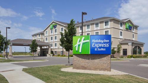 Фотография гостиницы Holiday Inn Express Hotel & Suites Rogers, an IHG Hotel