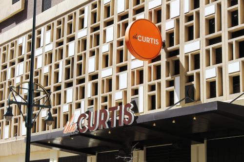 Фотография гостиницы The Curtis- A DoubleTree by Hilton Hotel