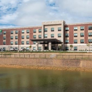 Фотография гостиницы Holiday Inn Express & Suites - Wentzville St Louis West, an IHG Hotel