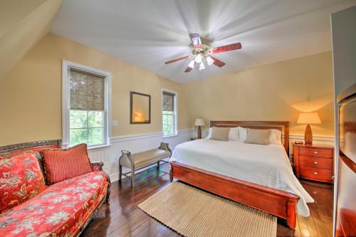 Фотография гостевого дома Quiet St Charles Cottage with Patio and 4 Acres