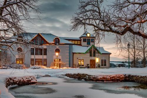 Фотография гостиницы Darovanský Dvůr - Wellness & Golf Hotel