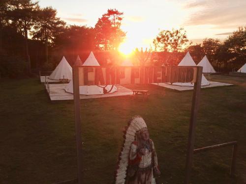 Фотография кемпинга Pinewood Park - Tipis, Hot Tubs and Lodges