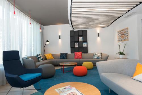 Фотография гостиницы Holiday Inn Express Paris - Velizy, an IHG Hotel