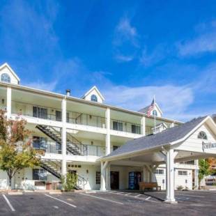 Фотографии гостиницы 
            Quality Inn Yosemite Valley Gateway