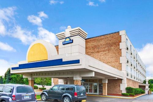 Фотографии гостиницы 
            Days Inn by Wyndham Livonia - Detroit