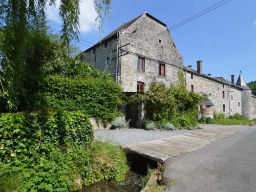 Фотография гостевого дома Enchanting Cottage in Comblain-Fairon with Terrace, Garden