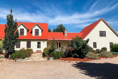 Фотографии гостевого дома 
            Spacious Cañon City Retreat Near Trails and Rafting!