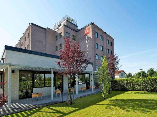 Фотография гостиницы Hotel Ibis Firenze Prato Est