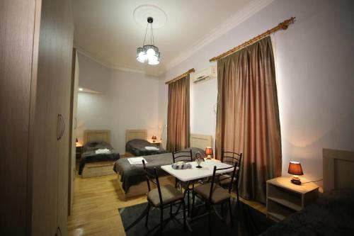 Фотография гостиницы Maia's Apt 2nd Dead End