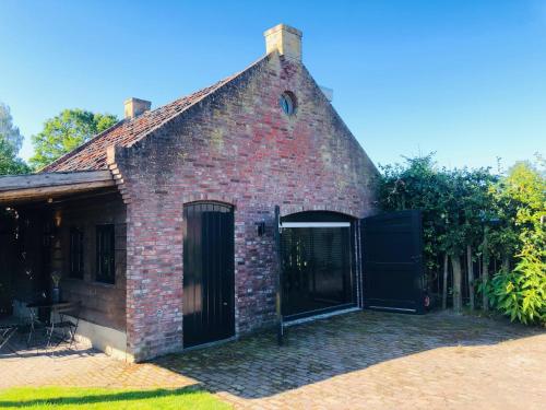 Фотография гостевого дома Paradise Garage