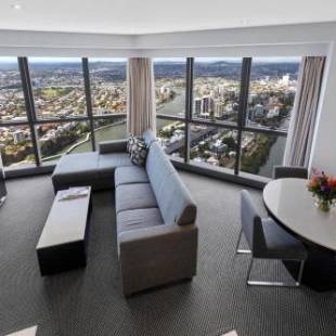 Фотографии гостиницы 
            Meriton Suites Adelaide Street, Brisbane