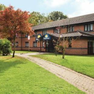 Фотографии гостиницы 
            Days Inn Warwick Northbound M40