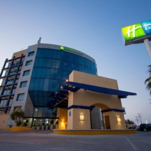 Фотография гостиницы Holiday Inn Express Nuevo Laredo, an IHG Hotel