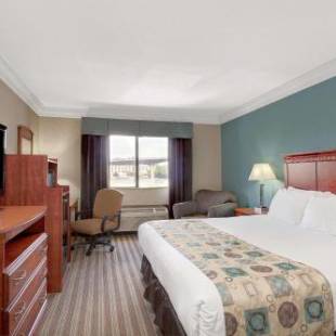 Фотографии гостиницы 
            Ramada by Wyndham Houston Intercontinental Airport South