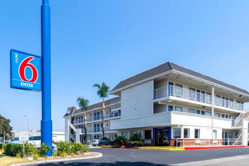 Фотография гостиницы Motel 6-Anaheim, CA - Fullerton East