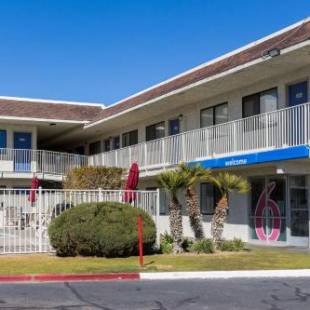 Фотографии гостиницы 
            Motel 6-Mojave, CA