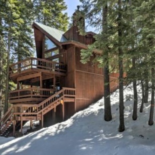 Фотография гостевого дома Modern Tahoe Donner Retreat with Deck and Grill!