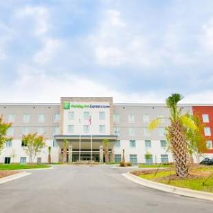 Фотографии гостиницы 
            Holiday Inn Express & Suites - Charlotte Airport, an IHG Hotel