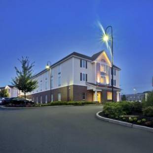 Фотографии гостиницы 
            Hampton Inn & Suites - Cape Cod / West Yarmouth