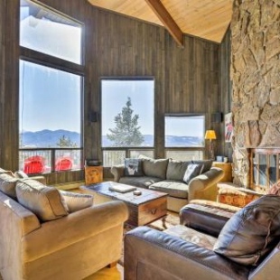 Фотография гостевого дома Panoramic Mountain-View Retreat with Hot Tub and Deck!