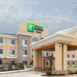 Фотография гостиницы Holiday Inn Express Hotel & Suites Carthage, an IHG Hotel