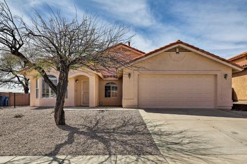 Фотографии гостевого дома 
            Modern Home with Patio and Mtn Views, 9 Mi to Tucson