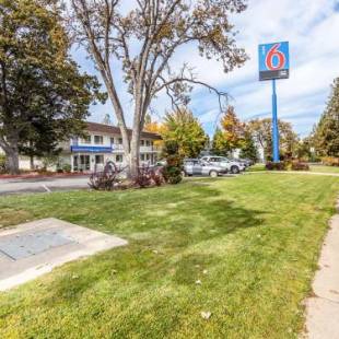 Фотографии гостиницы 
            Motel 6-Yreka, CA